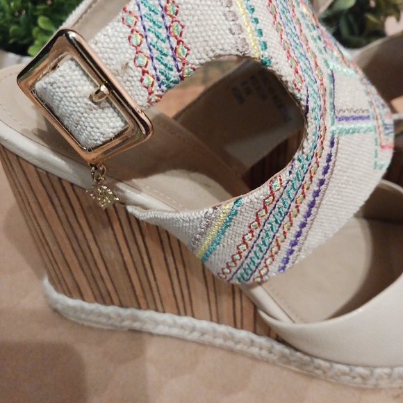 SOLD SOLD SOLD SOLD NANETTE LEPORE WEDGE SANDALS - Picture 6 of 6